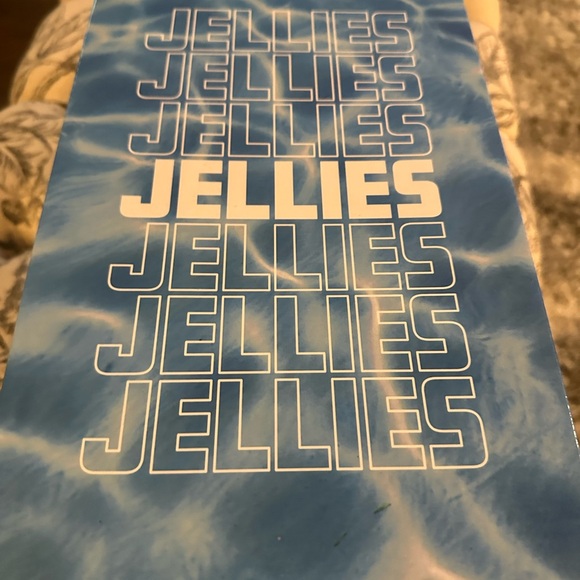 Cute slides for beach, pool, or pairing with a casual outfit - Picture 5 of 6